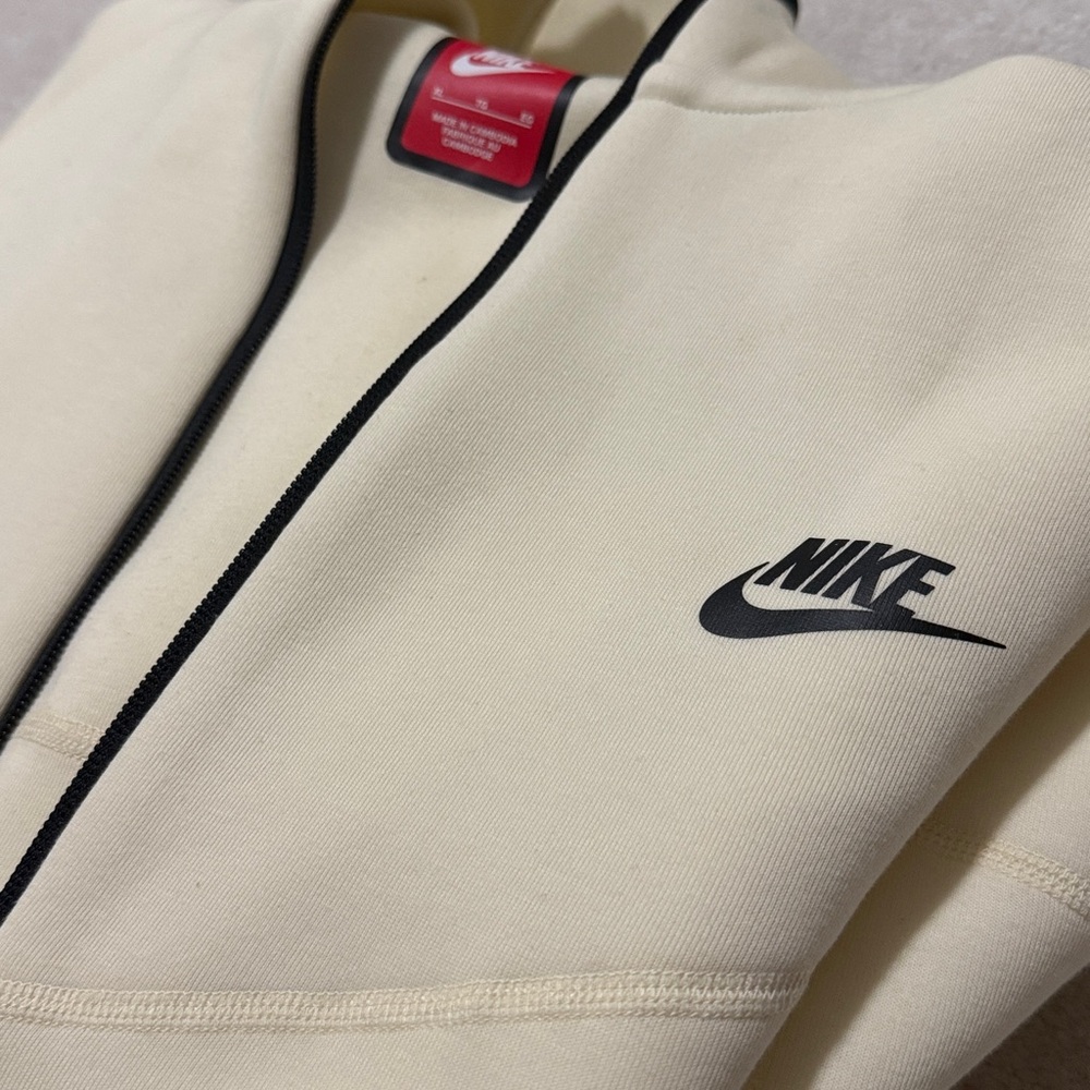 Men’s Nike zip up hoodie - Picture 8 of 8